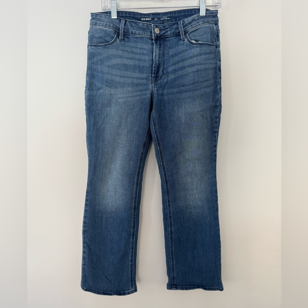 Old Navy Women’s 6 Short Mid-Rise Wow Bootcut Jeans
